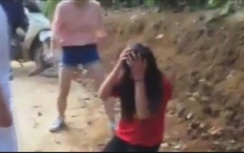 Hai nữ sinh bắt bạn quỳ, đạp vào đầu nhận án tù treo