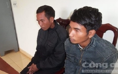 Hai "bợm nhậu" cầm cuốc, xẻng vô cớ đánh CSGT nhập viện