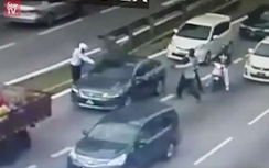 SỐC: Chủ nợ bị bắn 16 phát đạn giữa phố đông người