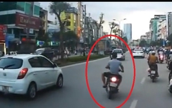 "Quái xế" nằm gục giữa phố sau màn đánh võng