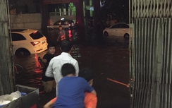 Chùm ảnh: Bão số 3 đổ bộ, Hà Nội ngập nặng