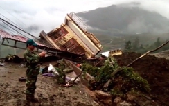 Video: Hiện trường tảng đá đập nát 3 ngôi nhà ở Sapa