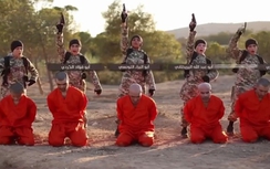 Video: Sốc cảnh 5 đứa trẻ IS hành quyết tù nhân