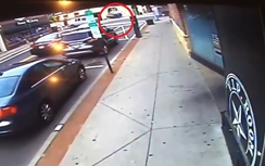 Video: Ô tô lao như "tên lửa" đâm vỡ tường nhà dân