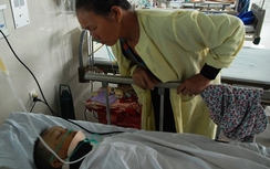 Quảng Bình: Lốc xoáy cuốn 3 cha con đi xe máy lên cao