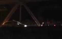 Ô tô táo tợn đi ngược trên cầu Long Biên dành cho xe máy