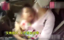 Video: Sốc cảnh bà mẹ vừa lái ô tô vừa cho... con bú