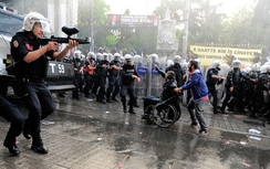 Bị cảnh sát Thổ bắt được, hai tên khủng bố nổ bom tự sát