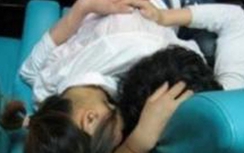 Nữ sinh hai lần bị ép quan hệ tình dục, dọa tung ảnh nóng