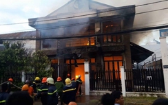 Xưởng nệm mút ở TP. HCM cháy dữ dội, 2 người tử vong