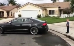 Video: Bố dùng Audi A5 nhổ răng cho con trai gây sốt dân mạng