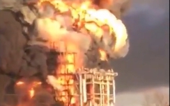 Nhà máy lọc dầu lớn nhất Italia bốc cháy như ngày tận thế