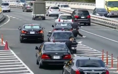 Video: Xem cảnh sát Nhật Bản dẫn đoàn xe ưu tiên như... đang múa