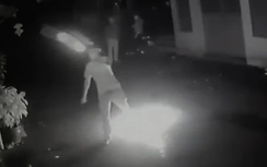 Video: Ném "bom xăng" vào quán ốc giữa Sài Gòn