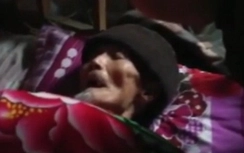 Hoảng hồn cụ ông bật nắp quan tài ngồi dậy giữa đám tang