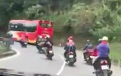 Video: Các phượt thủ dàn hàng vượt khúc cua náo loạn đèo Bảo Lộc