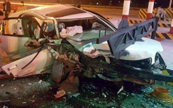 Ô tô đâm trạm thu phí cao tốc Hà Nội - Hải Phòng