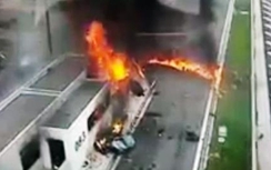 Video: Porsche mất lái nổ tung như bom, 4 người tử vong tại chỗ