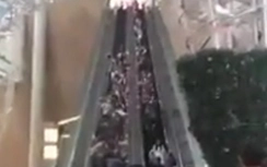 Video: Thang cuốn đảo chiều ở Hong Kong, hàng chục người bị thương