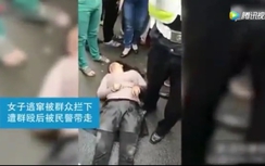 Video: Người phụ nữ bị đánh bất tỉnh vì bắt cóc bé 2 tuổi