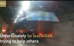 Video: Bị đâm văng vào tường vì ra giữa đường cảnh báo tai nạn