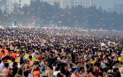 Chùm ảnh: Phát hoảng với những bãi biển đông nghẹt người dịp 30/4-1/5