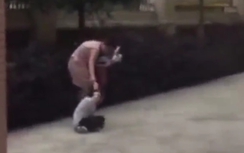 Video: Nữ giáo viên túm tóc, lôi xềnh xệch bé gái gây phẫn nộ