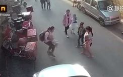 Video: Nữ sinh lớp 6 cứu sống bé 2 tuổi rơi từ tầng 3