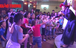 Các bé phấn khích với những chương trình tại Nhà hát Tuổi Trẻ