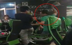 Bắt được con trong quán game, bố đập nát hàng loạt máy tính