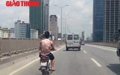Xe máy ngang nhiên "đua tốc độ" ở đường vành đai 3 trên cao