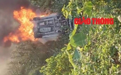 Tin nóng Giao thông: Gây tai nạn tháo chạy, Innova cháy dưới vực