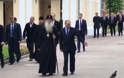 Video: Chú chim bồ câu lọt vào "mắt xanh" của Tổng thống Putin