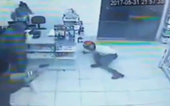 Mang súng vào cướp tạp hóa bị 4 "tay anh chị" bắn gục