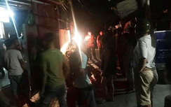 Chồng tưới xăng đốt nhà, 3 người chết