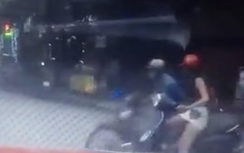 Video: Gã biến thái sàm sỡ cô gái váy ngắn giữa phố Hà Nội