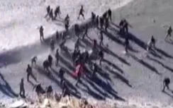 Video: Lính Trung Quốc và Ấn Độ hỗn chiến tại khu vực tranh chấp