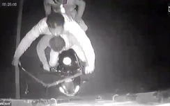 Đua với xe tải để ăn trộm, 3 "đạo chích" nhận cái kết đắng