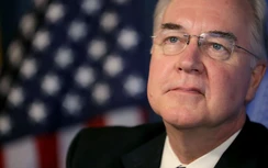 Thuê máy bay tốn thuế của dân, Bộ trưởng Y tế Mỹ từ chức