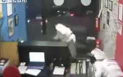 Video: Chạy "rẽ đất" vì trộm nhầm chỗ