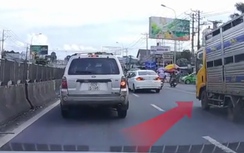 Video: Xe tải điên cuồng đâm hàng loạt ôtô, xe máy