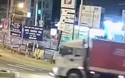 Video: Xe tải cán tử vong nữ sinh lớp 9 giữa phố Đà Nẵng