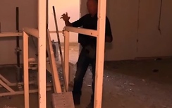 Video: Kinh hãi bước vào nhà tù tra tấn tàn ác nhất của IS