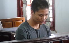 Dụ bé gái 13 tuổi làm trò "người lớn" trong vườn vú sữa