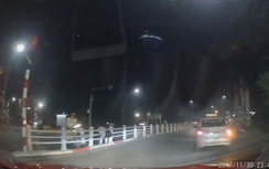 Video: Nam thanh niên "hôn" dải phân cách giữa phố Hà Nội