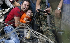 Xe buýt chở người di cư Syria đâm trúng xe tải, 11 người chết