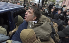 Cựu Tổng thống Gruzia bị Ukraine tóm gọn khi đang trốn trên nóc nhà