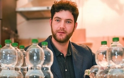 Choáng với chàng trai phải uống 20 lít nước/ngày mới giữ được mạng sống