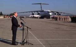 Tổng thống Nga Putin bất ngờ đến Syria, ra lệnh rút quân