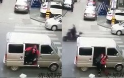 Video: Bé gái bị bắt cóc đưa lên ô tô trong vài giây